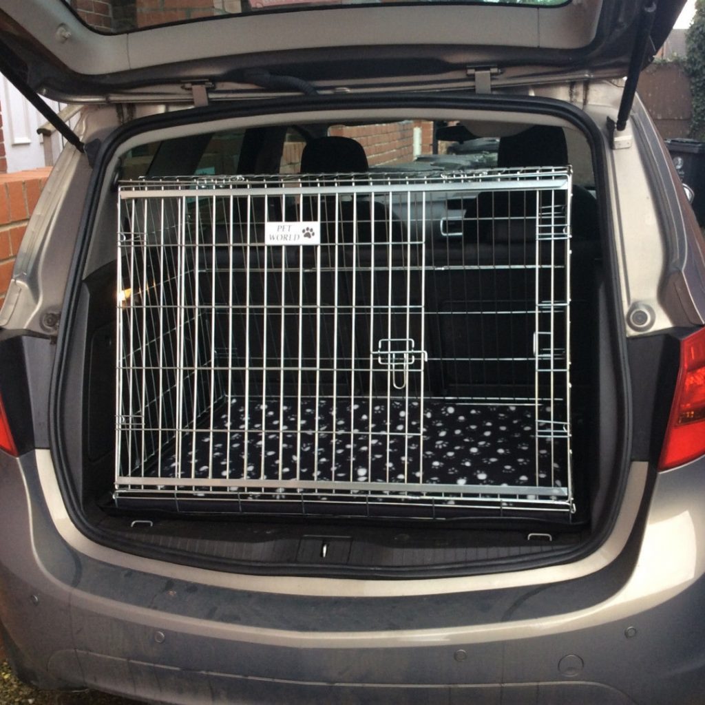 Pet World BMW 5 Series Touring Car Dog Cage Crate Pet Travel Guard